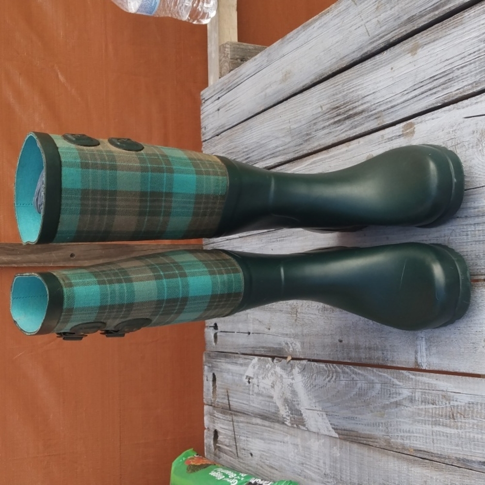 UGG plaid x hunter green rainboots - Picture 2 of 15